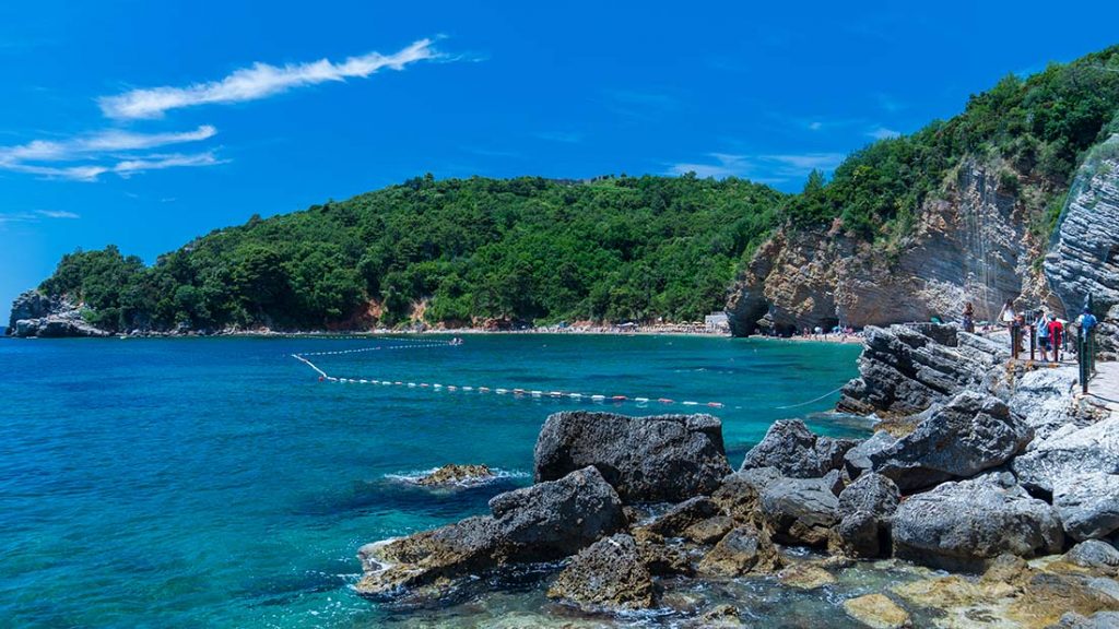 Mogren Beach 海水清澈湛藍,是布德瓦 Budva 最美的沙灘之一