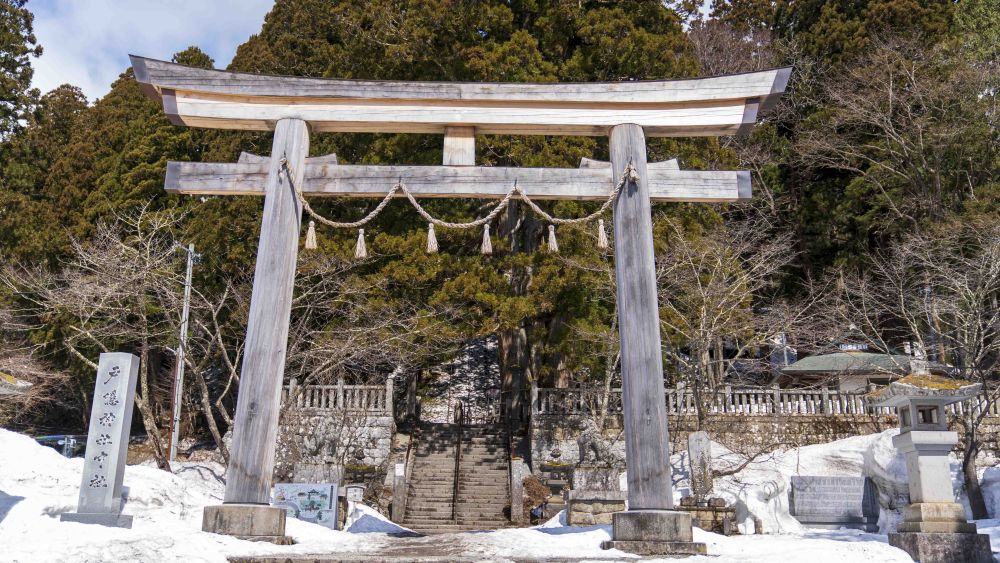 戶隱神社中社鳥居與神社建築，長野五社之一
